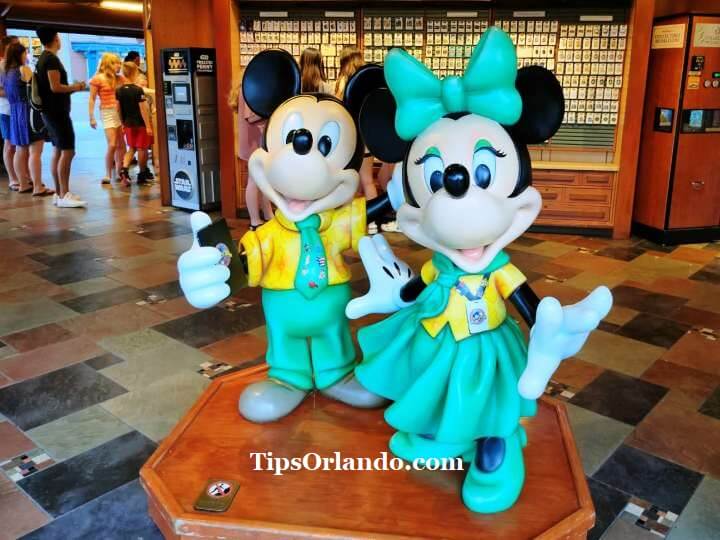 featured image of TipsOrlando.com - Mickey Mouse and Minnie Mouse in Orlando